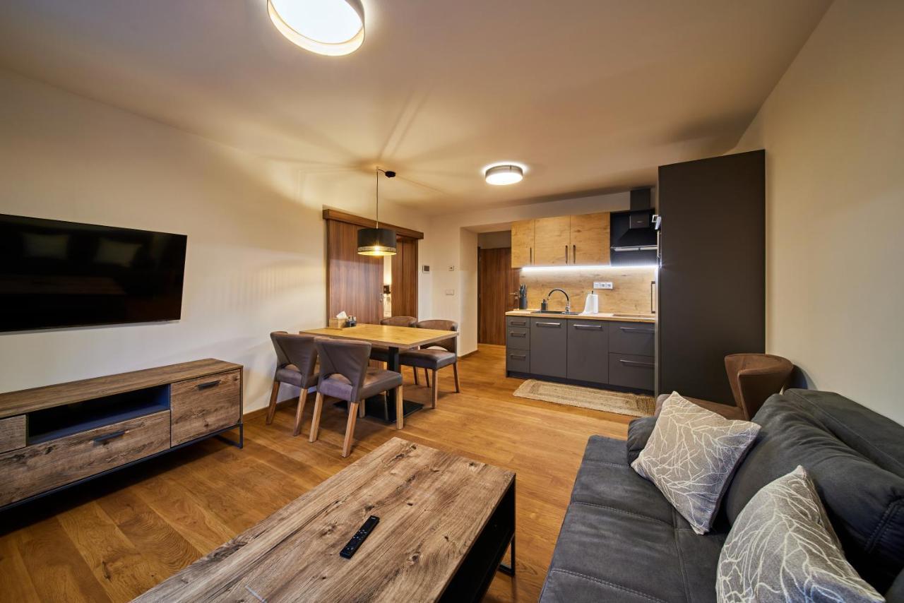 Vlci Stopa Apartment *